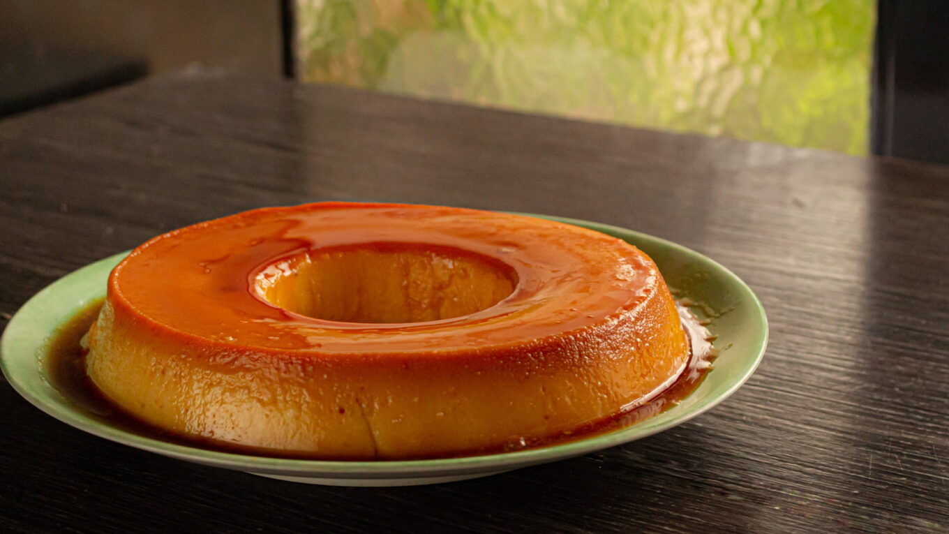 pudim de leite ninho com cobertura caramelada