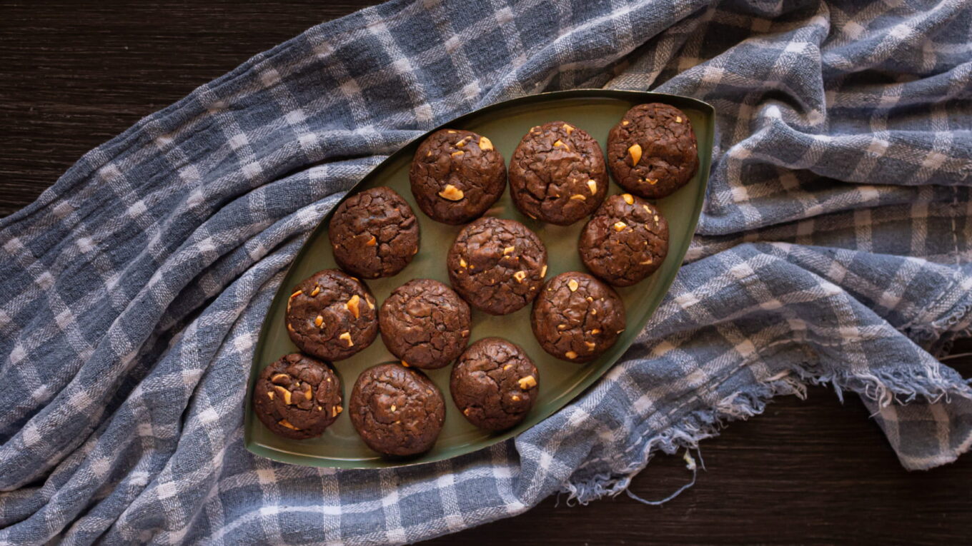 cookies duplos de chocolate com amendoim