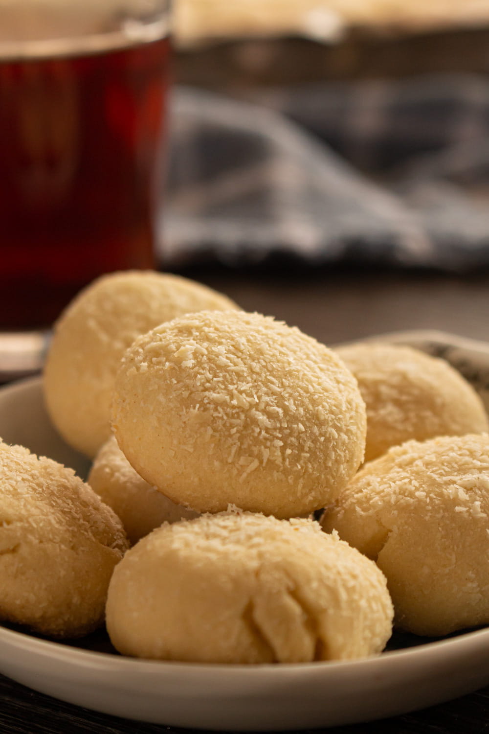 foto muito próxima de uma pilha de amanteigados de coco