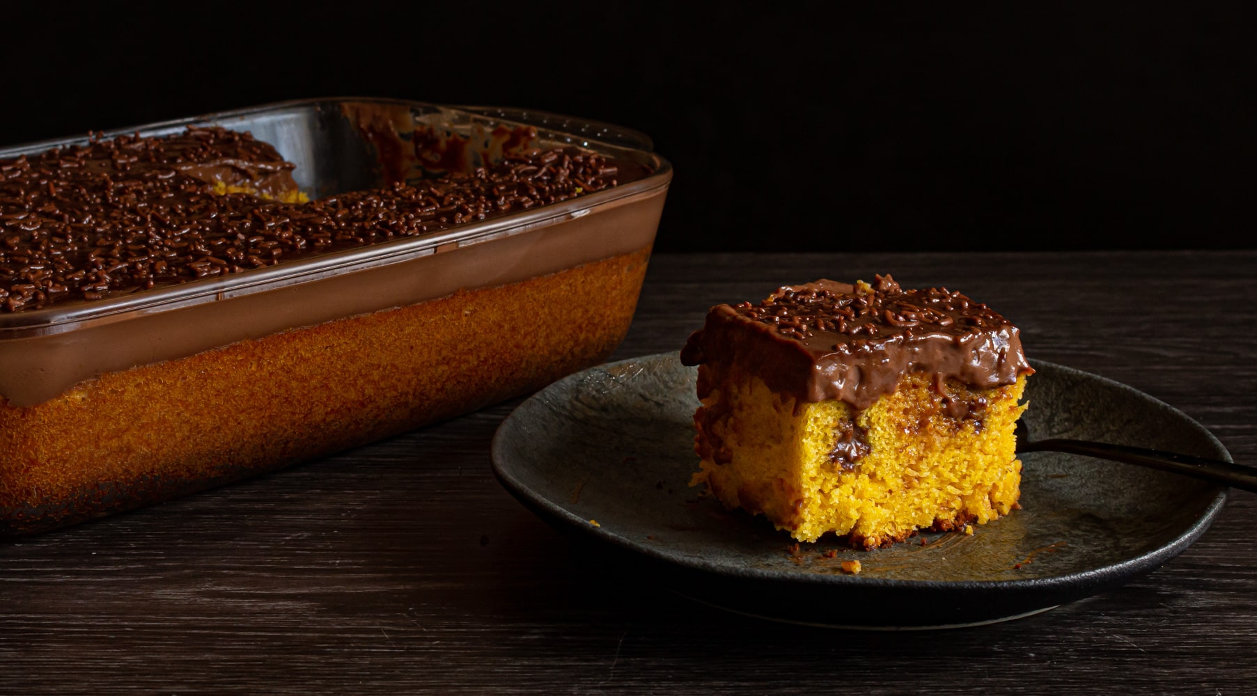 bolo de cenoura com pudim de chocolate