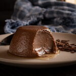 pudim partido mostrando a textura