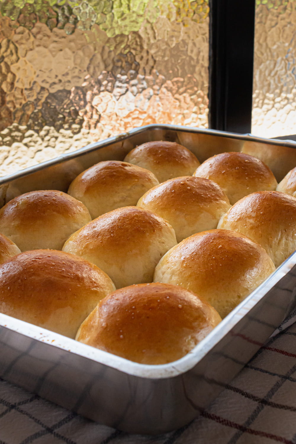 tabuleiro cheio de pão de batata