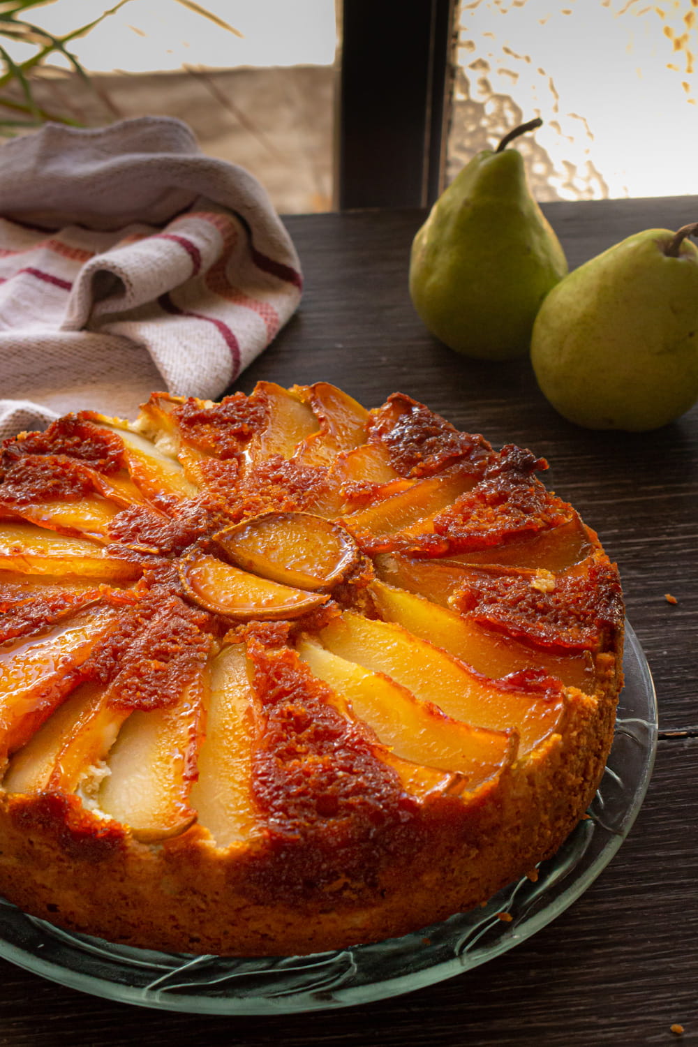 bolo de peras caramelizadas