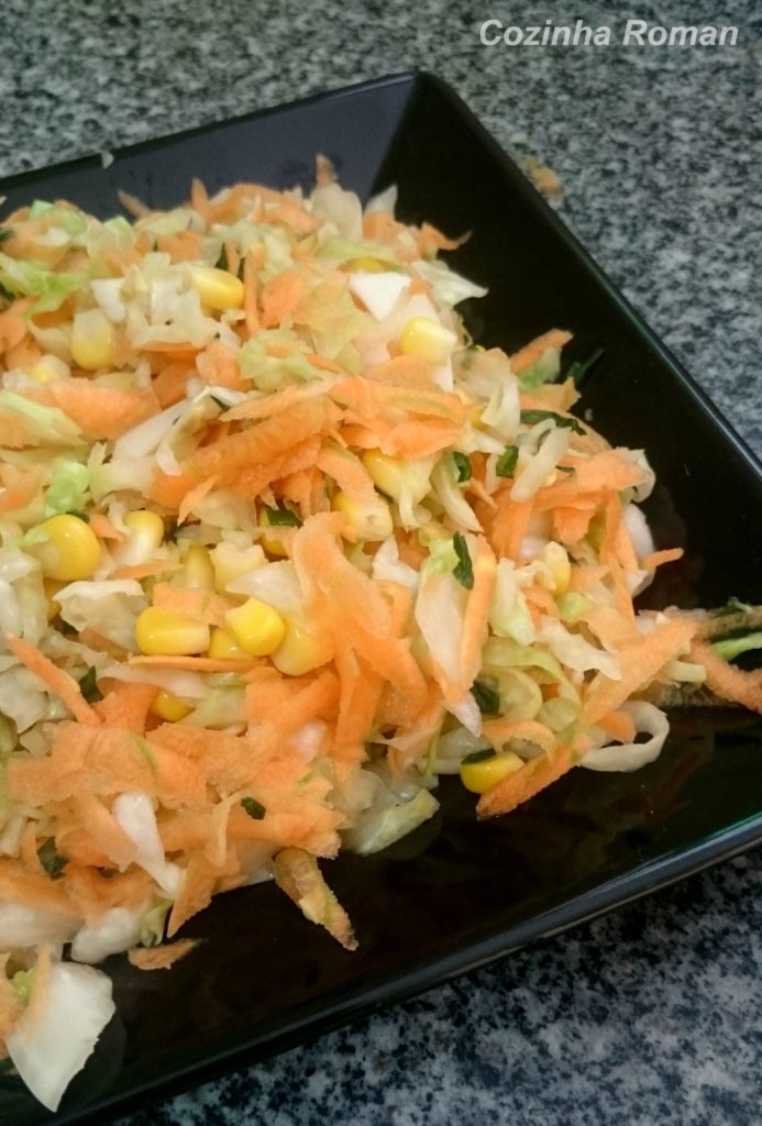 Salada crocante de repolho com cenoura