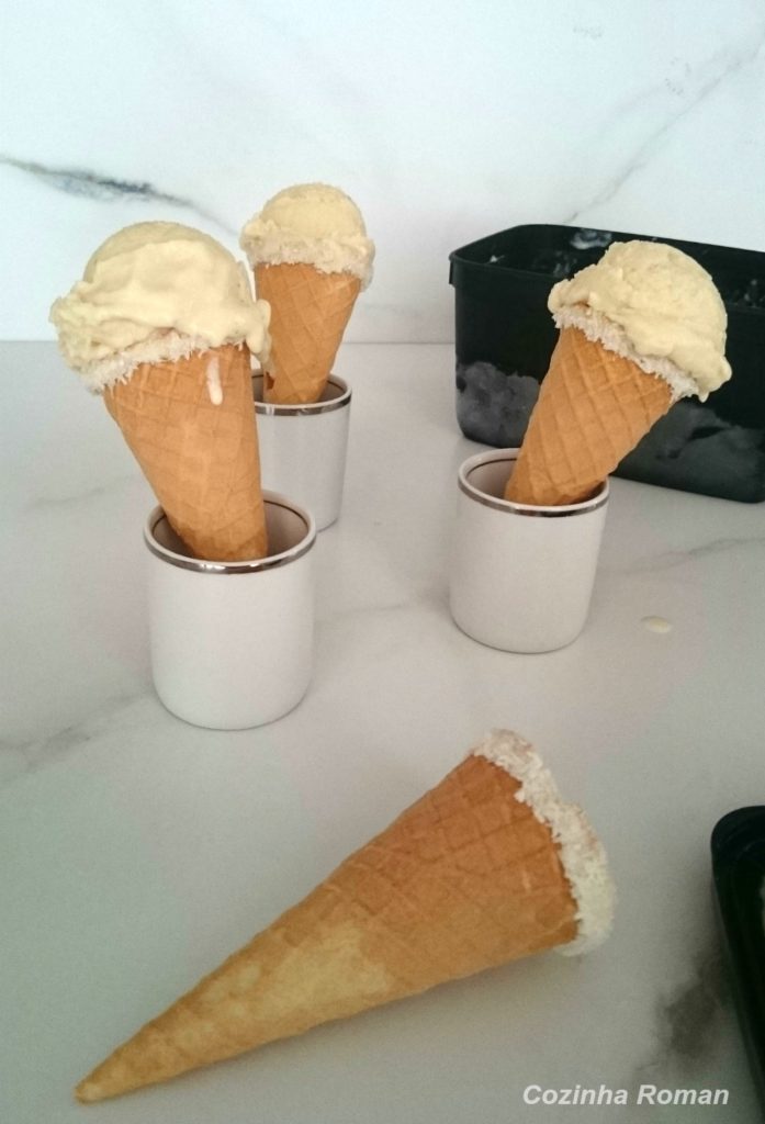 sorvete de pina colada na casquinha