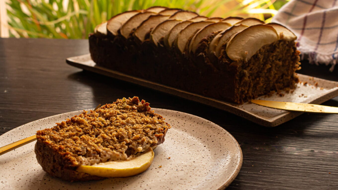 fatia de bolo de maçã verde