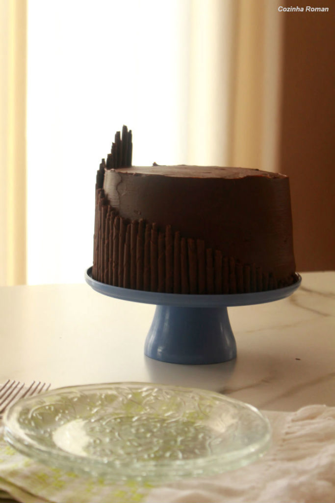 bolo de chocolate com creme de caramelo