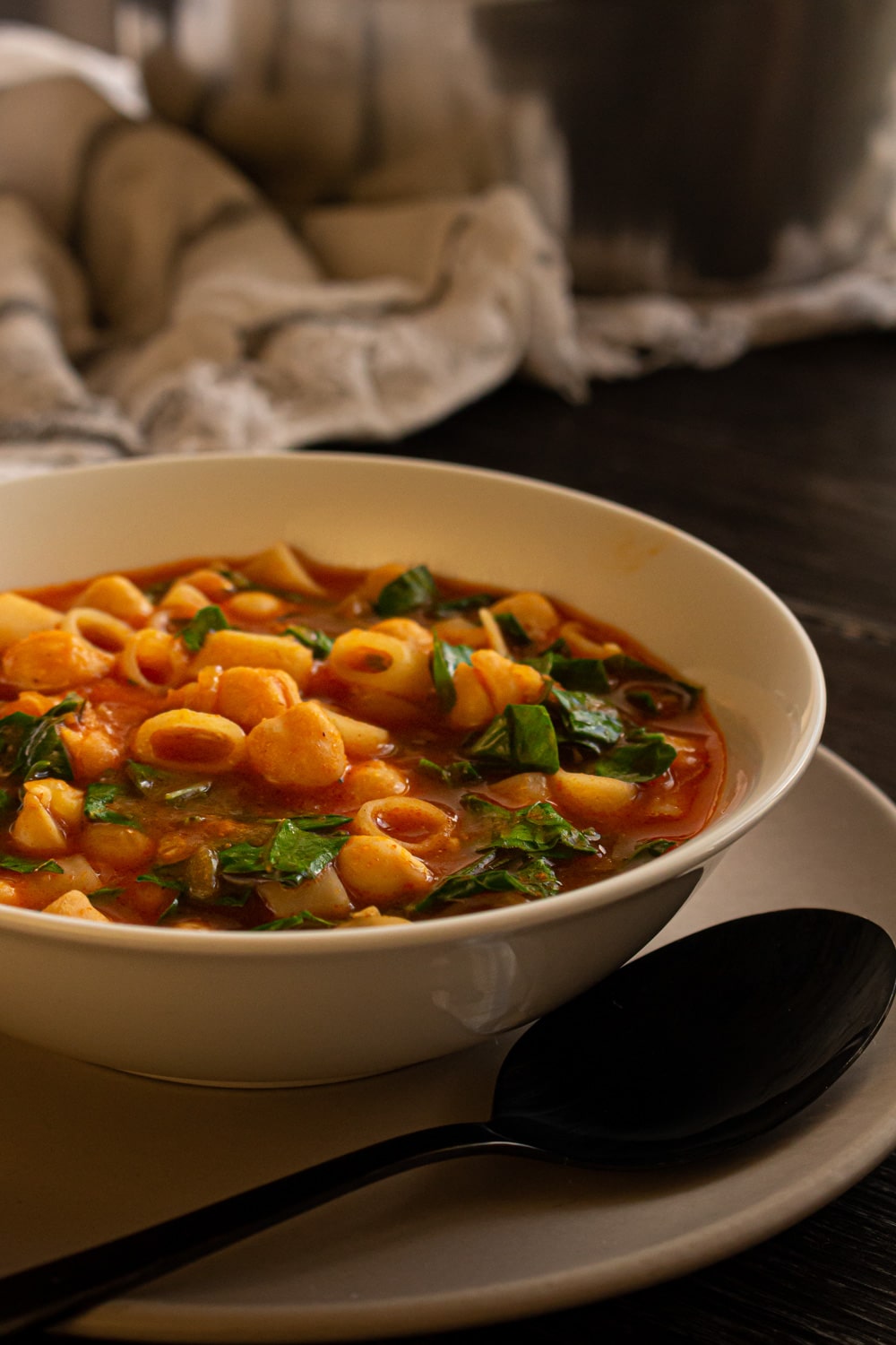 close na tigelinha sobre o prato