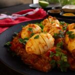 ovos cozidos no molho de tomate